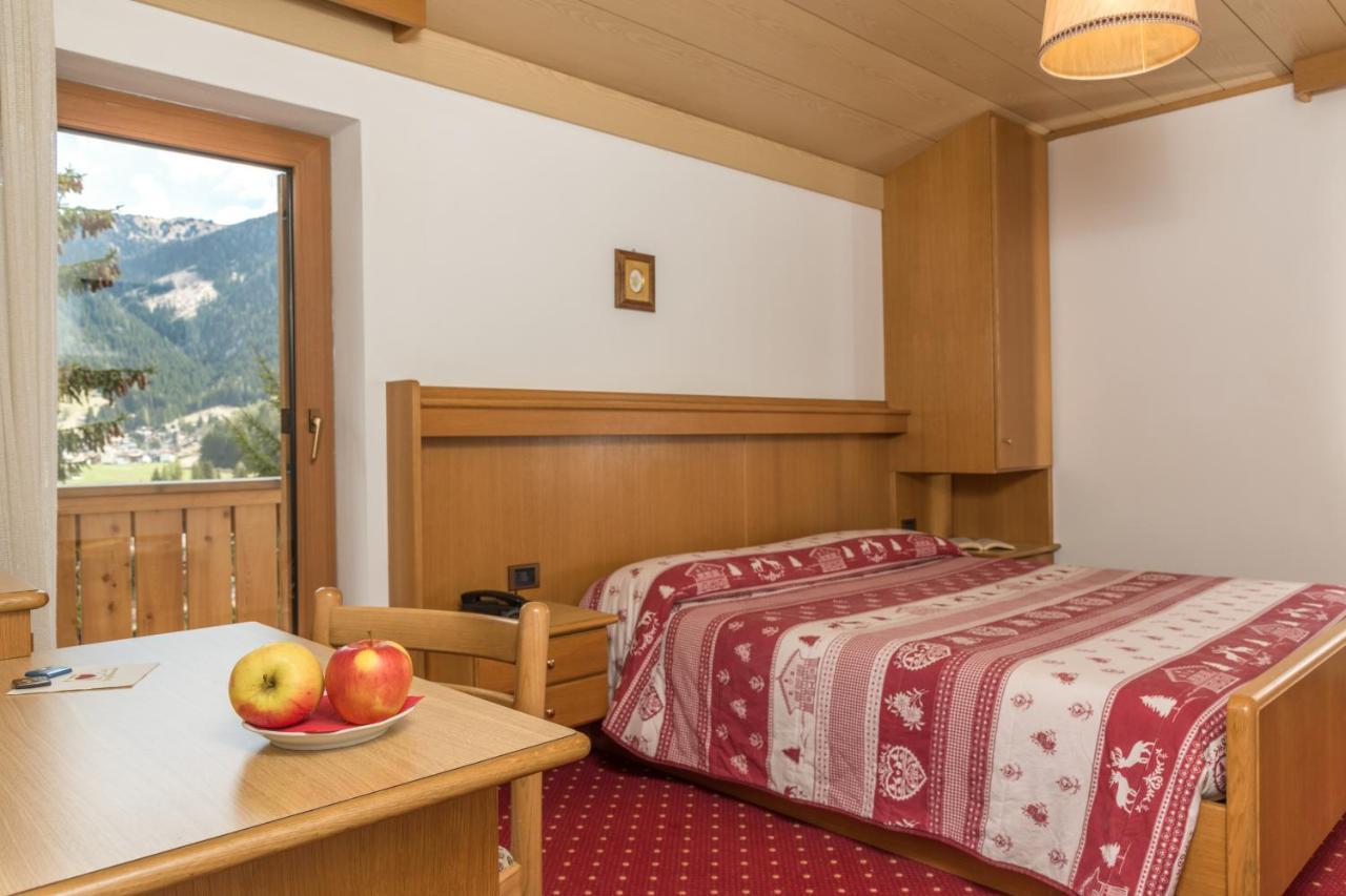 Hotel Garni Lastei Pozza di Fassa Eksteriør billede