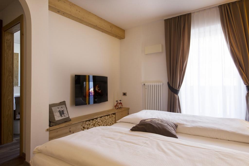Hotel Garni Lastei Pozza di Fassa Eksteriør billede
