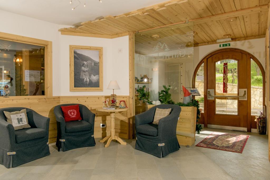 Hotel Garni Lastei Pozza di Fassa Eksteriør billede