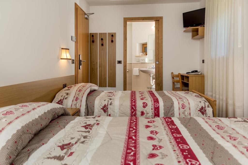 Hotel Garni Lastei Pozza di Fassa Eksteriør billede