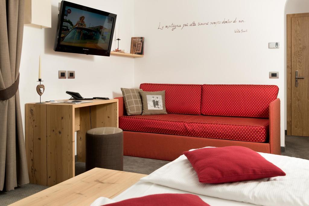 Hotel Garni Lastei Pozza di Fassa Eksteriør billede