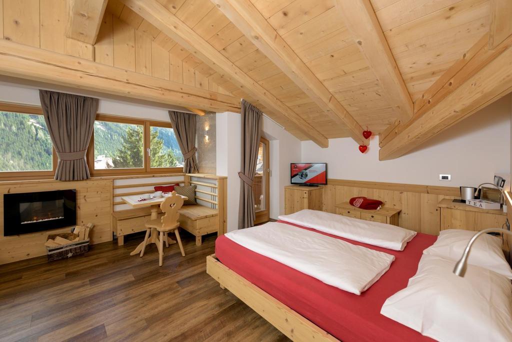 Hotel Garni Lastei Pozza di Fassa Eksteriør billede