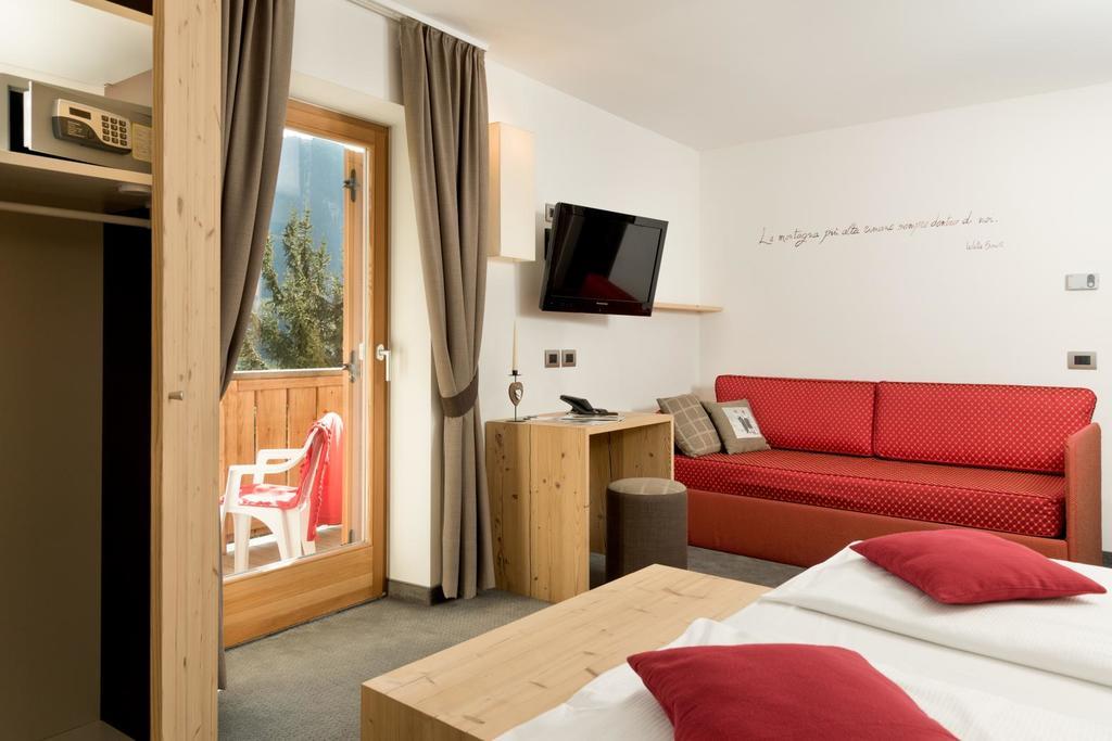 Hotel Garni Lastei Pozza di Fassa Eksteriør billede