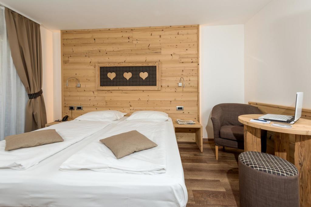 Hotel Garni Lastei Pozza di Fassa Eksteriør billede