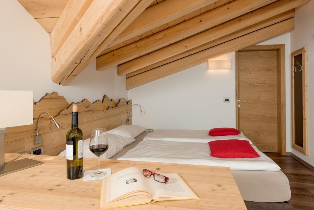 Hotel Garni Lastei Pozza di Fassa Eksteriør billede