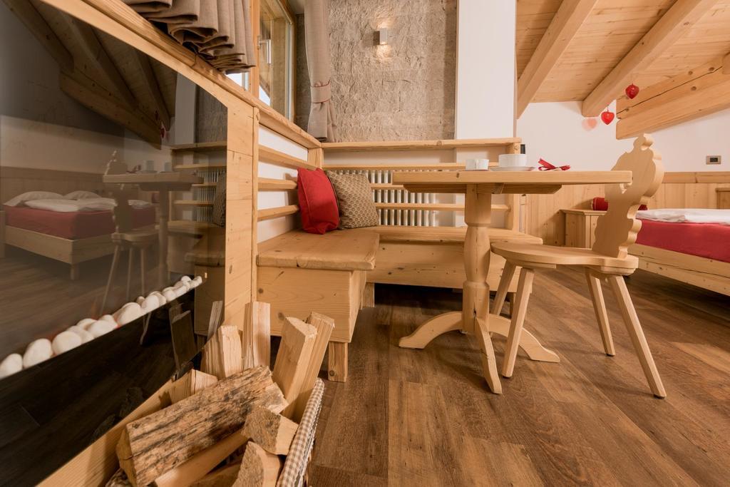Hotel Garni Lastei Pozza di Fassa Eksteriør billede