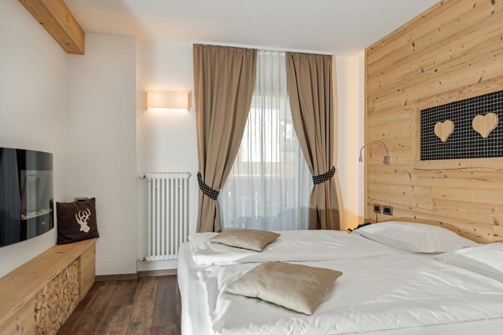 Hotel Garni Lastei Pozza di Fassa Eksteriør billede