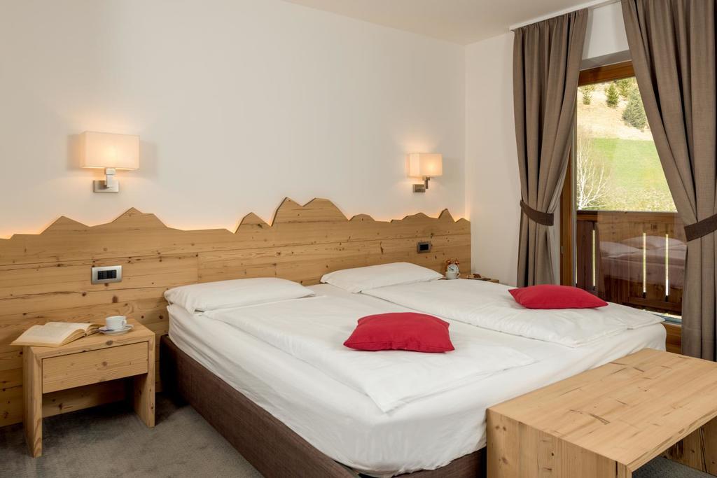 Hotel Garni Lastei Pozza di Fassa Eksteriør billede