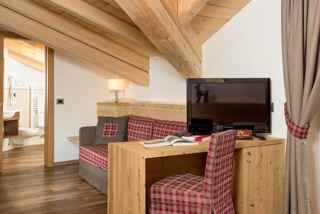 Hotel Garni Lastei Pozza di Fassa Eksteriør billede