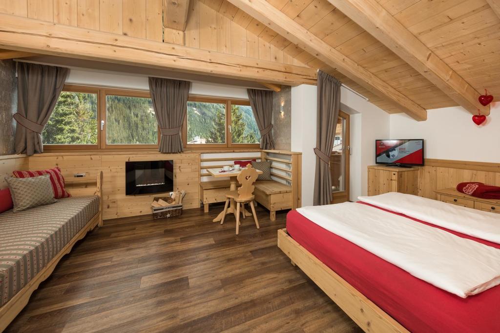 Hotel Garni Lastei Pozza di Fassa Eksteriør billede