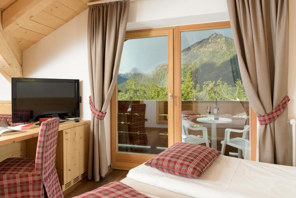 Hotel Garni Lastei Pozza di Fassa Eksteriør billede