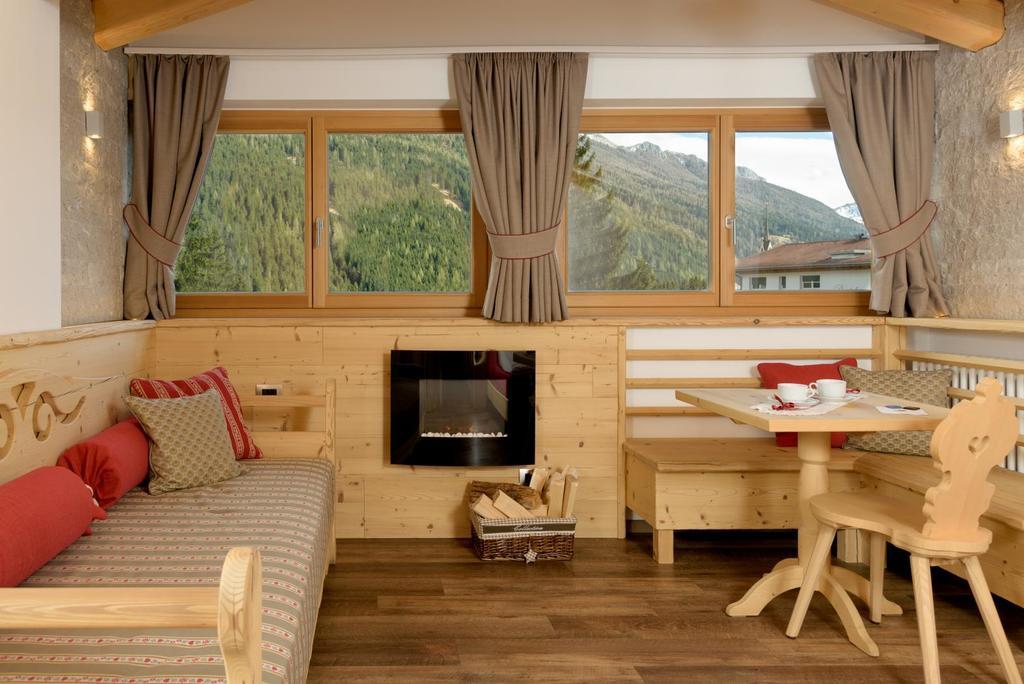 Hotel Garni Lastei Pozza di Fassa Eksteriør billede